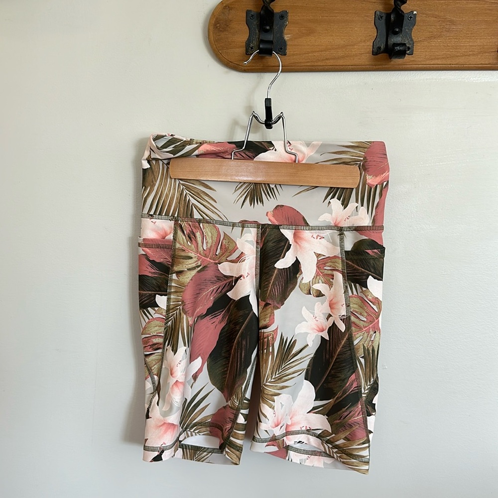 Old Navy Active EUC Align Type Shorts with pockets